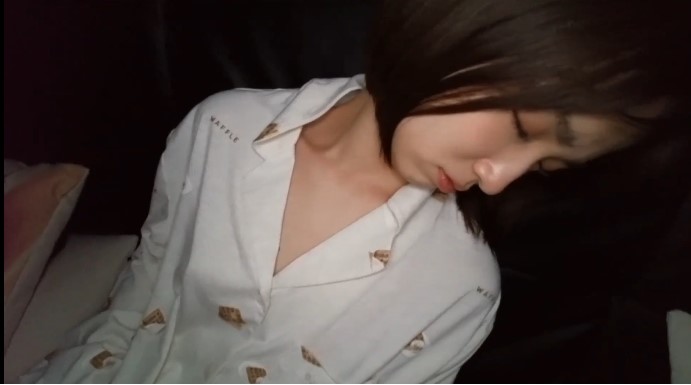 Ảnh trong Lẻn theo vào nhà hiếp dâm em gái ngủ say